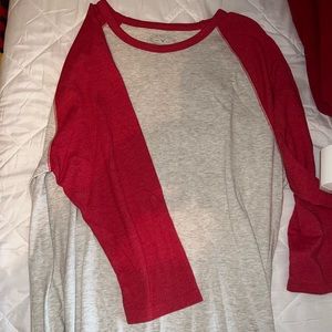American Eagle Large 3/4 sleeve shirt